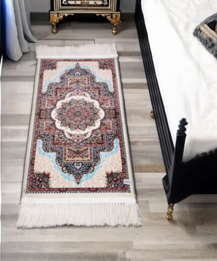 Oriental Woollen Carpet (1.5' x 3.5' Ft.)